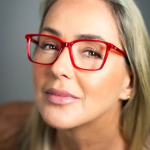 Modelo Cleef 140 - Carla Fachim