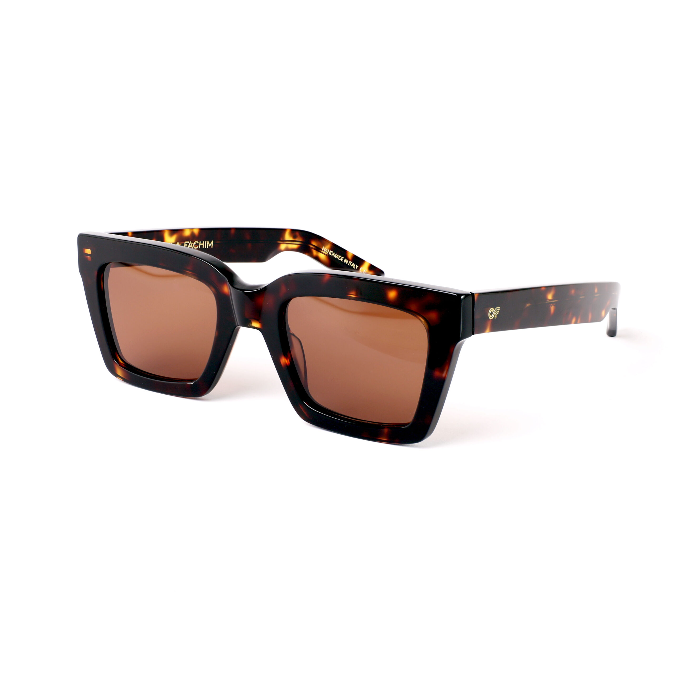 Modelo Edge 150 - Carla Fachim