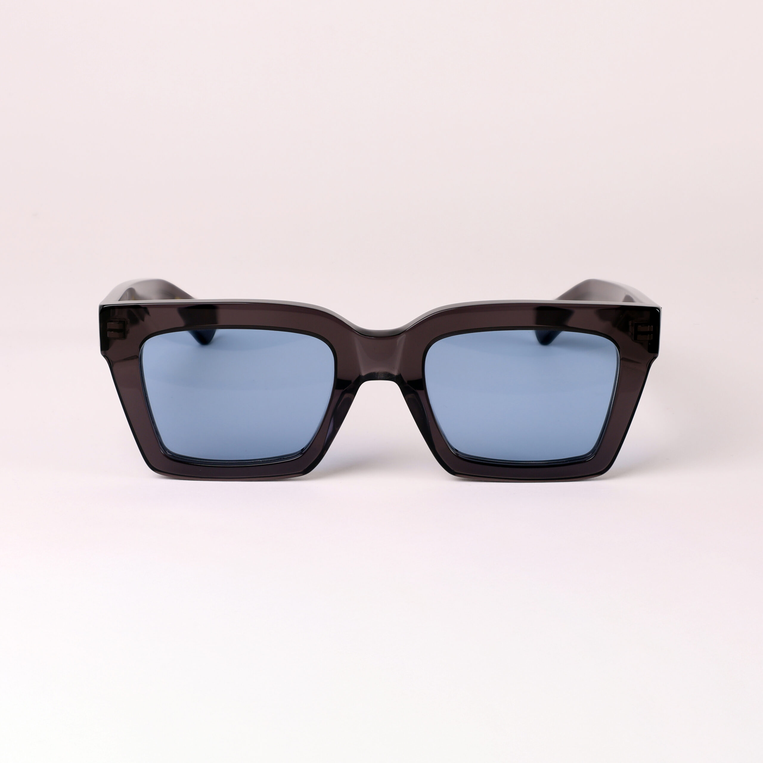Modelo Edge 250 - Carla Fachim